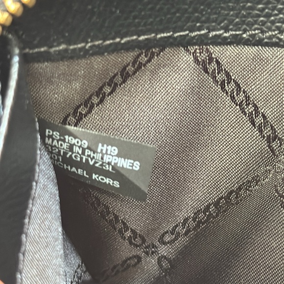 Michael Kors Wallet - Picture 8 of 8